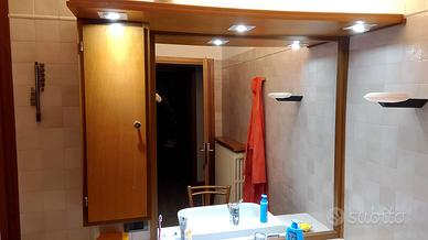 Mobile in legno con specchio