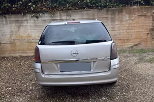 OPEL ASTRA 1.9 DIESEL - apple car play