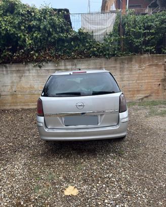 OPEL ASTRA 1.9 DIESEL - apple car play