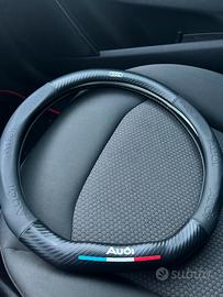 Coprivolante Audi in pelle fibra di carbonio