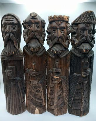 Set 4 statue in legno intagliato figure medievali