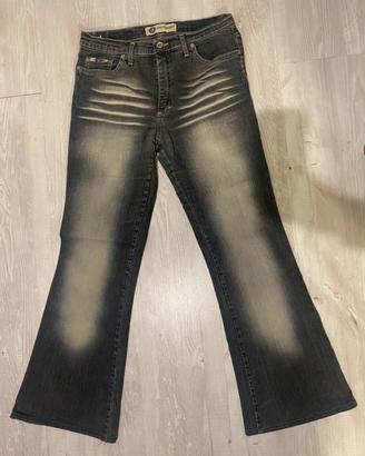 jeans a zampa di elefante