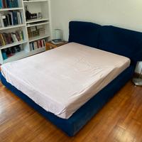 Letto matrimoniale con cassettone
