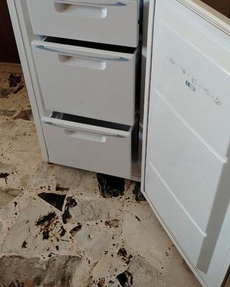 Congelatore verticale monoporta a cassetti