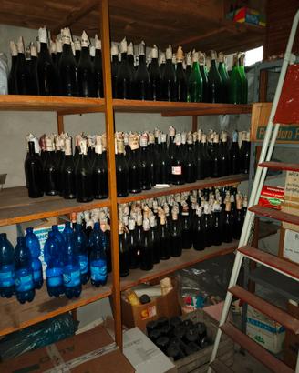 Bottiglie e bottiglioni da vino in vetro
