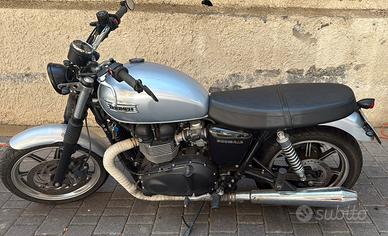 TRIUMPH BONNEVILLE
