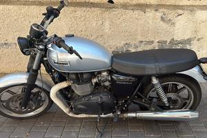 TRIUMPH BONNEVILLE