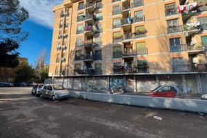 Magliana - locale commerciale