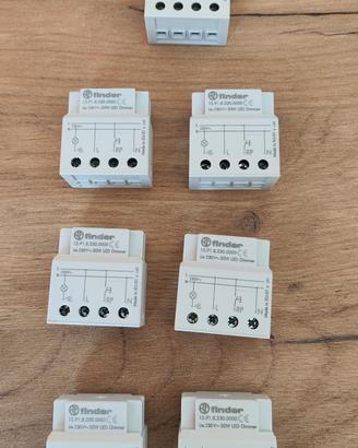 7 Dimmer marca Finder (varialuce)