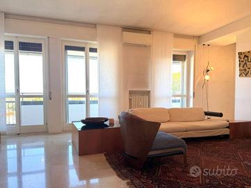 Appartamento di 185 m² con 5 locali e box auto a C