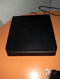 ps4 come nuova con joypad come nuovi