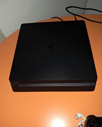ps4 come nuova con joypad come nuovi