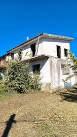 Casale e terreno agricolo