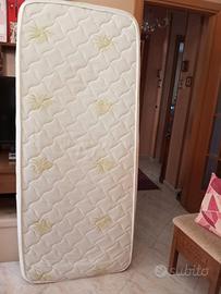Set letto singolo – Materasso + Rete a doghe