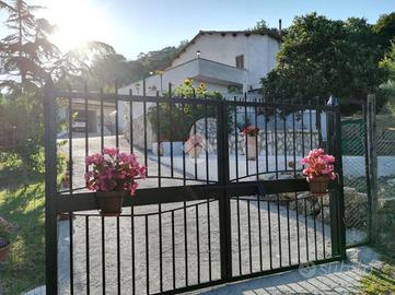 VILLA SINGOLA A CASTELNUOVO DI FARFA