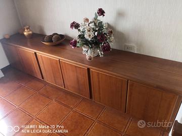 Mobile credenza in stile moderno in ciliegio