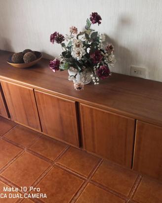Mobile credenza in stile moderno in ciliegio