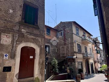 5 LOCALI A CAPRAROLA