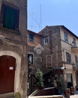 5 LOCALI A CAPRAROLA