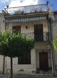 Casa singola 3 piani in centro. no intermediari