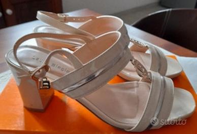sandali