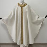 Casula bianca lurex con passamaneria dorata B7