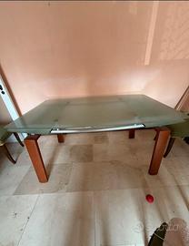 Tavolo in cristallo