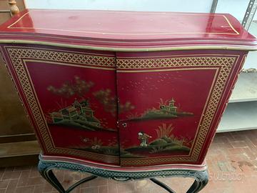 Vetrina laccata stile chinoiserie