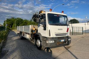 Iveco 160E28 gru e cassone fisso