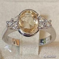 ANELLO ORO 18kt. CON DIAMANTI E ZAFFIRO GIALLO