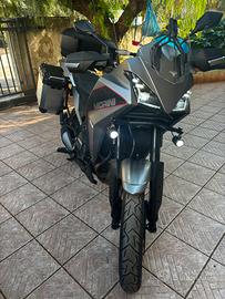 MOTO MORINO XCAPE 650 con  tris valige