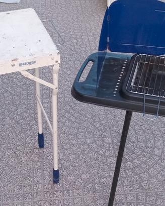 attrezzatura da campeggio  Barbecue e piano da lav