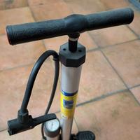 pompa manuale per biciclette 