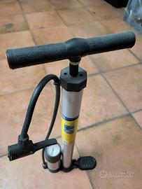 pompa manuale per biciclette 