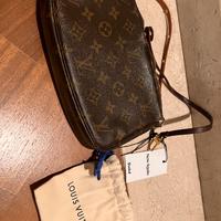 Pochette louis vuitton