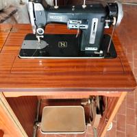 Macchina per cucire antica Necchi 