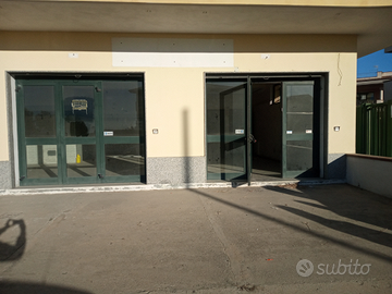 Una vetrina fronte strada