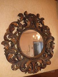 Specchio rotondo intarsiato in legno 