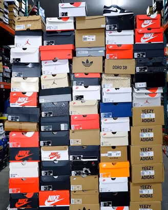Lotto 150 paia di Sneakers