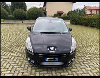 Automobile Peugeot 5008