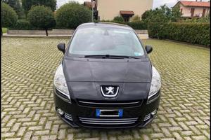 Automobile Peugeot 5008