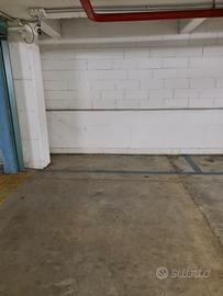 Posto moto Monza via Poliziano angolo via Robbia