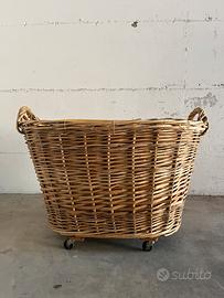 Cesta vimini come culla o fioriera