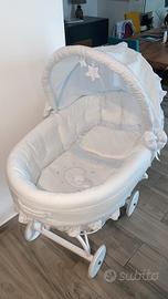 Cesta culla in vimini con cappotta e ruote 