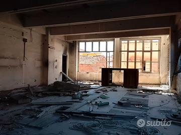 Struttura 2500mq Cielo-Terra pressi via Plebiscito