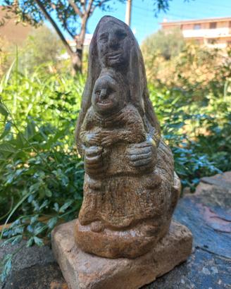 scultura in pietra locale  scolpita a mano