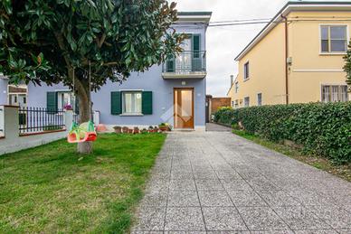 PORZIONE DI BIFAMILIARE A FERRARA
