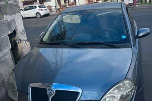 Lancia y