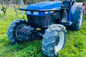 Trattore New Holland TN85FA