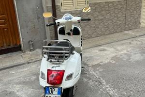 Vespa 300 gts